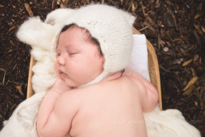 Profile Newborn Girl in a bonnet